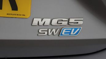MG MG5 EXCLUSIVE
