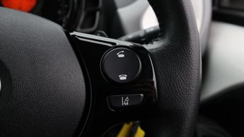 Toyota AYGO VVT-I X-PLAY X-SHIFT TSS