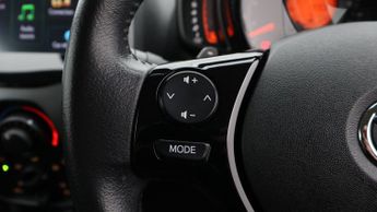 Toyota AYGO VVT-I X-PLAY X-SHIFT TSS