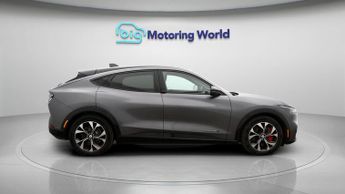 Ford Mustang Mach-E BASE