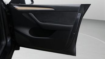 Tesla Model Y LONG RANGE AWD
