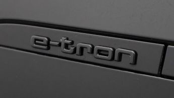 Audi e-tron QUATTRO BASE