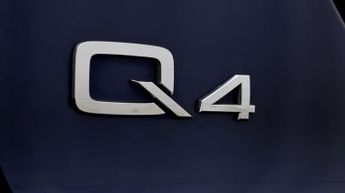 Audi Q4 e-tron S LINE