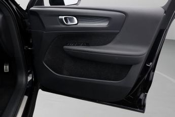 Volvo XC40 RECHARGE T4 R-DESIGN