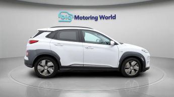 Hyundai KONA PREMIUM SE
