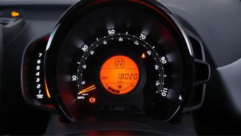 Toyota AYGO VVT-I X-PLAY X-SHIFT TSS