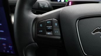 Ford Mustang Mach-E BASE