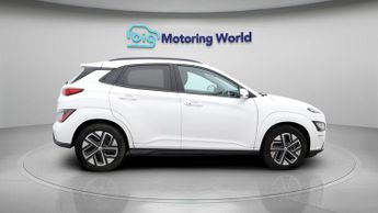 Hyundai KONA PREMIUM