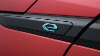 Peugeot E-2008 GT PREMIUM