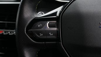 Peugeot E-2008 GT PREMIUM