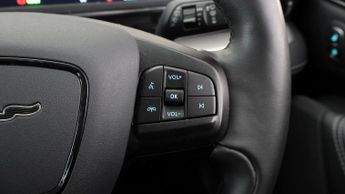 Ford Mustang Mach-E BASE