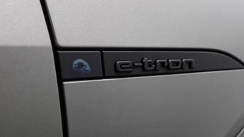 Audi Q8 e-tron QUATTRO BLACK EDITION