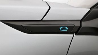 Peugeot E-2008 ACTIVE PREMIUM PLUS