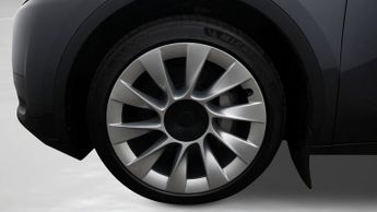 Tesla Model Y BASE