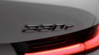 BMW 3 Series 330E SE PRO