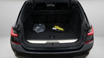 BMW 3 Series 330E M SPORT
