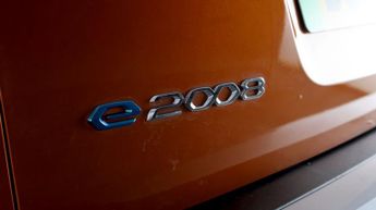 Peugeot E-2008 GT