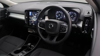 Volvo XC40 B4 MOMENTUM