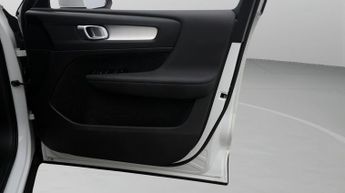 Volvo XC40 B4 MOMENTUM