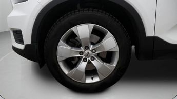 Volvo XC40 B4 MOMENTUM