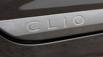 Renault Clio ICONIC E-TECH