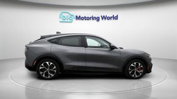 Ford Mustang Mach-E BASE