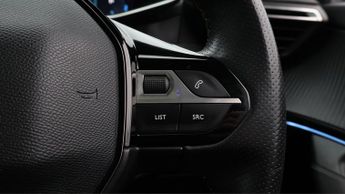 Peugeot E-2008 GT PREMIUM