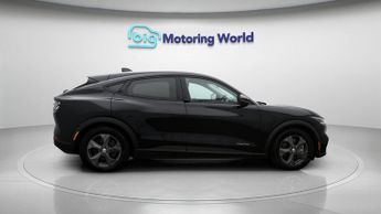 Ford Mustang Mach-E BASE