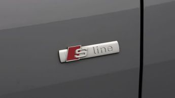 Audi Q4 e-tron S LINE