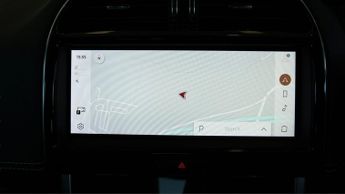 Jaguar XE R-DYNAMIC BLACK