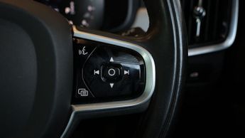 Volvo V90 B4 MOMENTUM