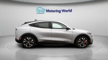 Ford Mustang Mach-E BASE