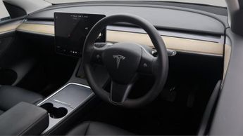 Tesla Model Y LONG RANGE AWD