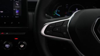 Renault Clio ICONIC E-TECH