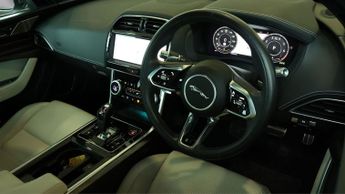 Jaguar XE R-DYNAMIC HSE