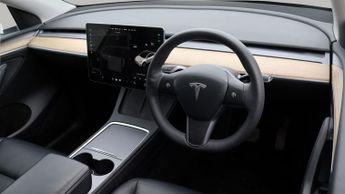Tesla Model Y LONG RANGE AWD