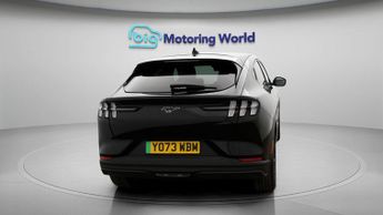 Ford Mustang Mach-E BASE