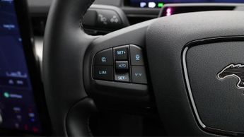 Ford Mustang Mach-E BASE