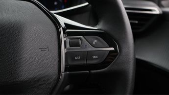 Peugeot E-208 ALLURE PREMIUM PLUS