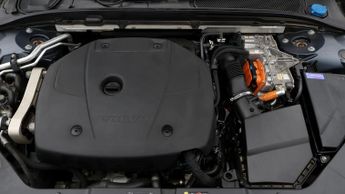 Volvo V60 RECHARGE T6 R-DESIGN AWD