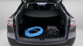 Tesla Model Y BASE
