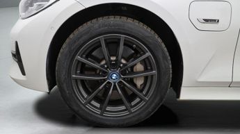 BMW 3 Series 330E SE PRO