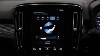 Volvo XC40 B4 R-DESIGN PRO