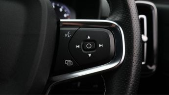 Volvo XC40 B4 R-DESIGN PRO