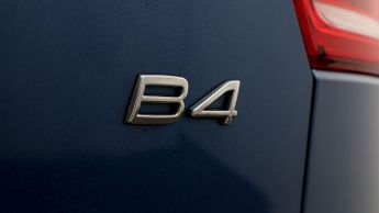 Volvo XC40 B4 R-DESIGN PRO