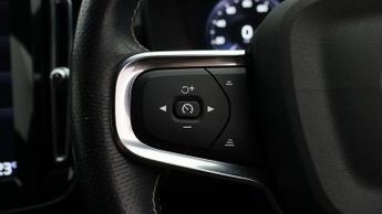 Volvo XC40 B4 R-DESIGN PRO