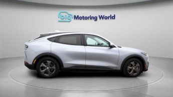 Ford Mustang Mach-E BASE