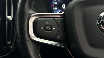 Volvo XC40 B4 R-DESIGN