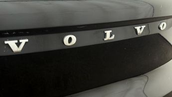 Volvo XC40 B4 R-DESIGN