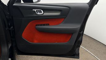 Volvo XC40 B4 R-DESIGN